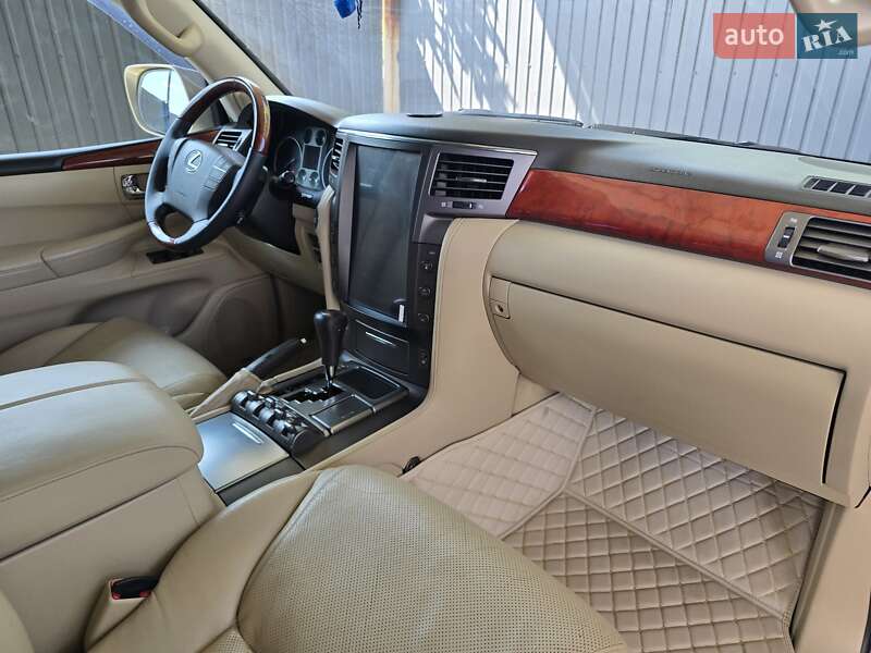 Внедорожник / Кроссовер Lexus LX 2011 в Первомайске