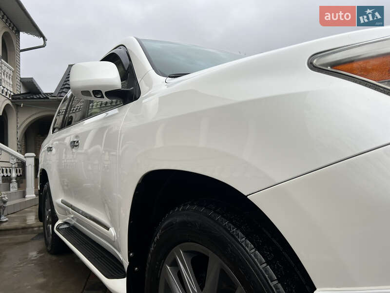 Внедорожник / Кроссовер Lexus LX 2008 в Черновцах