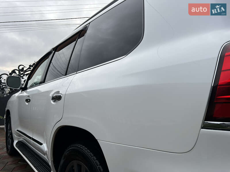 Внедорожник / Кроссовер Lexus LX 2008 в Черновцах