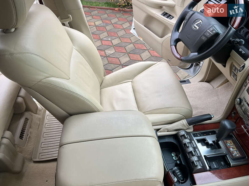 Внедорожник / Кроссовер Lexus LX 2008 в Черновцах