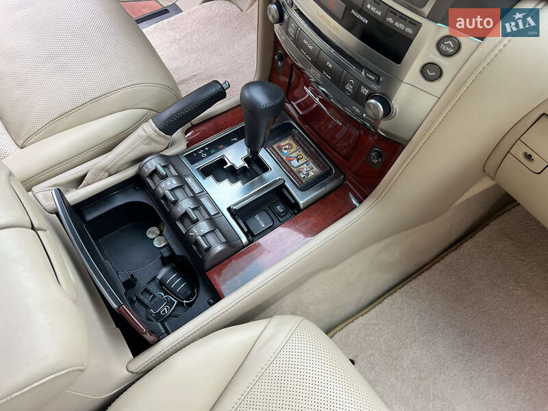 Внедорожник / Кроссовер Lexus LX 2008 в Черновцах