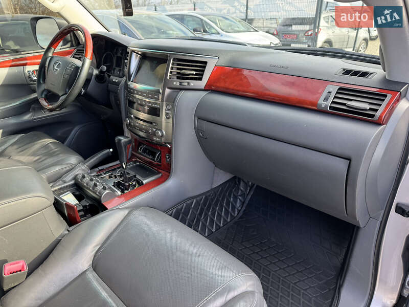 Позашляховик / Кросовер Lexus LX 2008 в Івано-Франківську