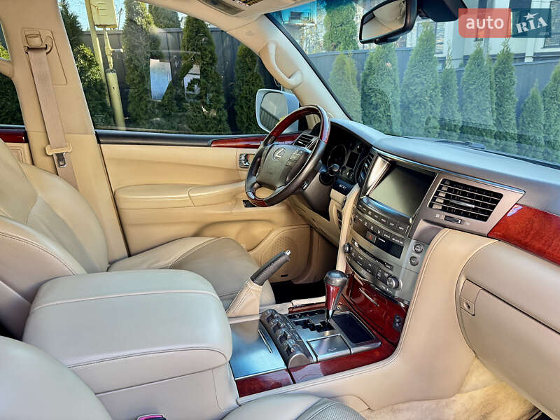 Позашляховик / Кросовер Lexus LX 2008 в Чернівцях