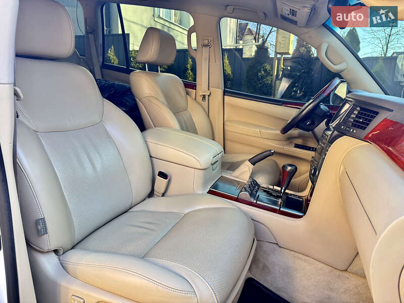 Позашляховик / Кросовер Lexus LX 2008 в Чернівцях