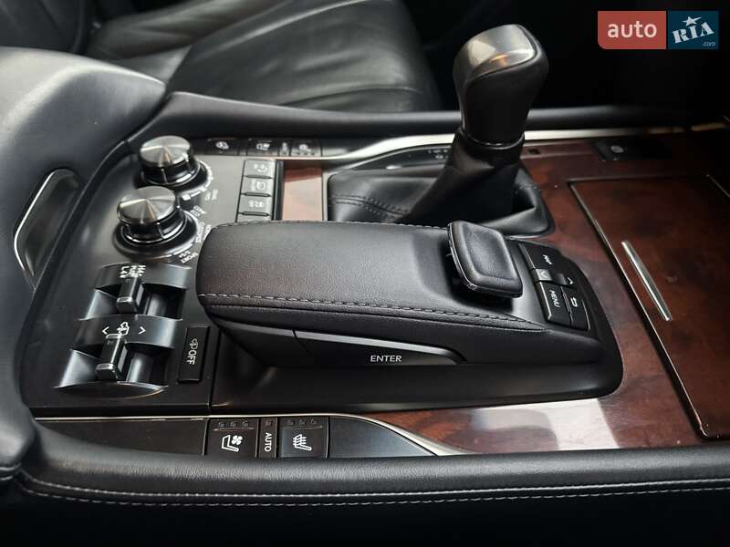 Позашляховик / Кросовер Lexus LX 2016 в Чернівцях