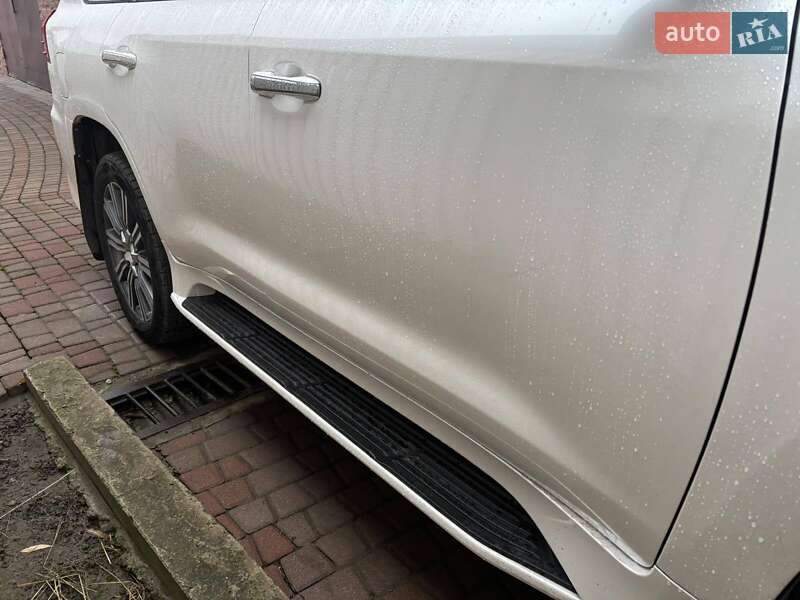 Позашляховик / Кросовер Lexus LX 2016 в Чернівцях