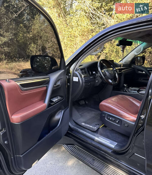 Позашляховик / Кросовер Lexus LX 2016 в Дніпрі