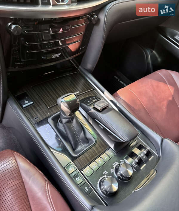 Позашляховик / Кросовер Lexus LX 2016 в Дніпрі