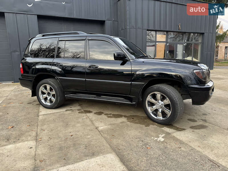 Lexus LX 2005