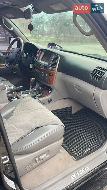 Внедорожник / Кроссовер Lexus LX 2005 в Гайсине