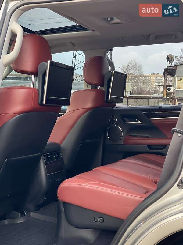 Позашляховик / Кросовер Lexus LX 2016 в Києві