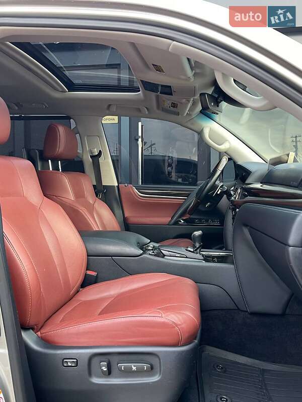 Позашляховик / Кросовер Lexus LX 2016 в Києві