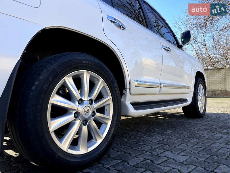 Внедорожник / Кроссовер Lexus LX 2008 в Черновцах