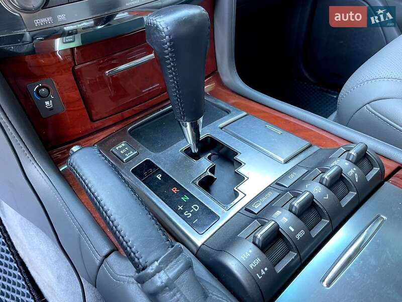 Внедорожник / Кроссовер Lexus LX 2008 в Черновцах