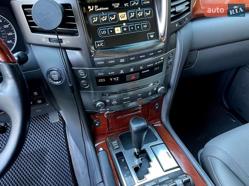 Внедорожник / Кроссовер Lexus LX 2008 в Черновцах