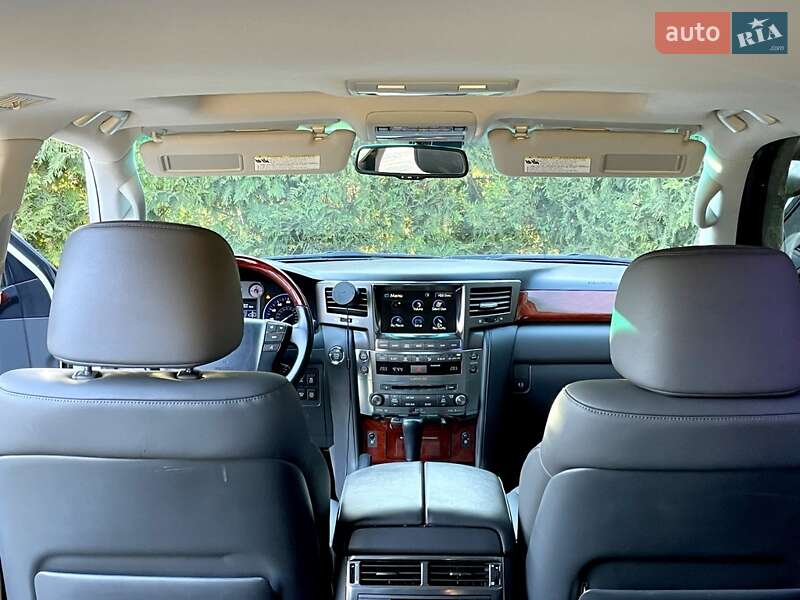 Внедорожник / Кроссовер Lexus LX 2008 в Черновцах