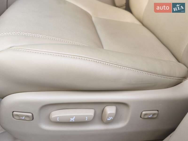 Позашляховик / Кросовер Lexus LX 2010 в Дніпрі