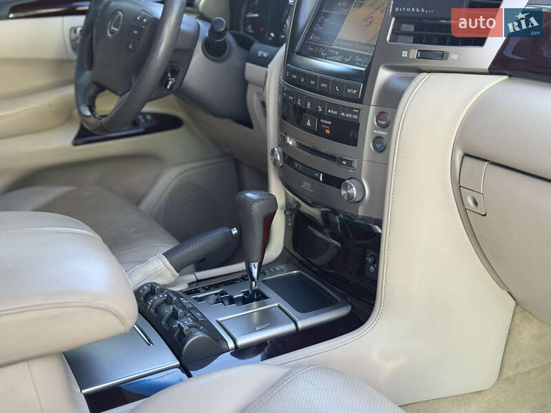 Внедорожник / Кроссовер Lexus LX 2013 в Киеве