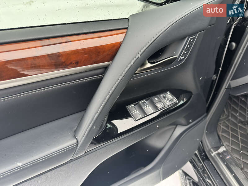 Внедорожник / Кроссовер Lexus LX 2015 в Киеве