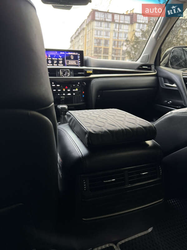 Позашляховик / Кросовер Lexus LX 2015 в Одесі