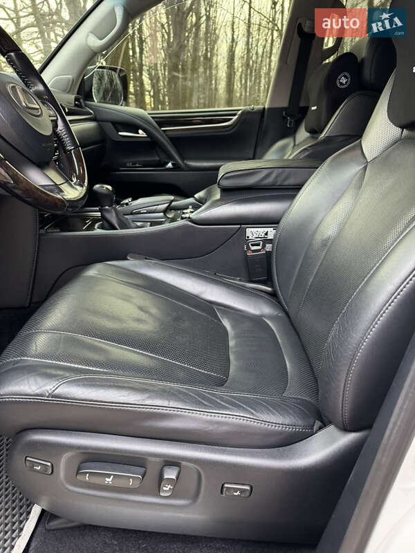 Позашляховик / Кросовер Lexus LX 2015 в Одесі