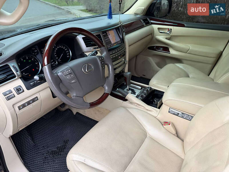 Внедорожник / Кроссовер Lexus LX 2013 в Одессе