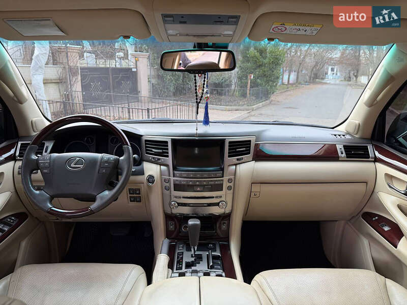 Внедорожник / Кроссовер Lexus LX 2013 в Одессе