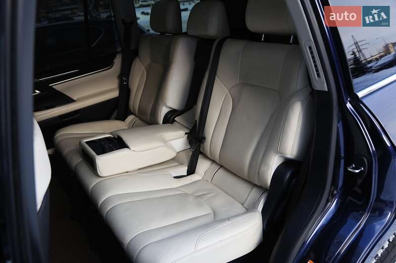 Внедорожник / Кроссовер Lexus LX 2016 в Киеве