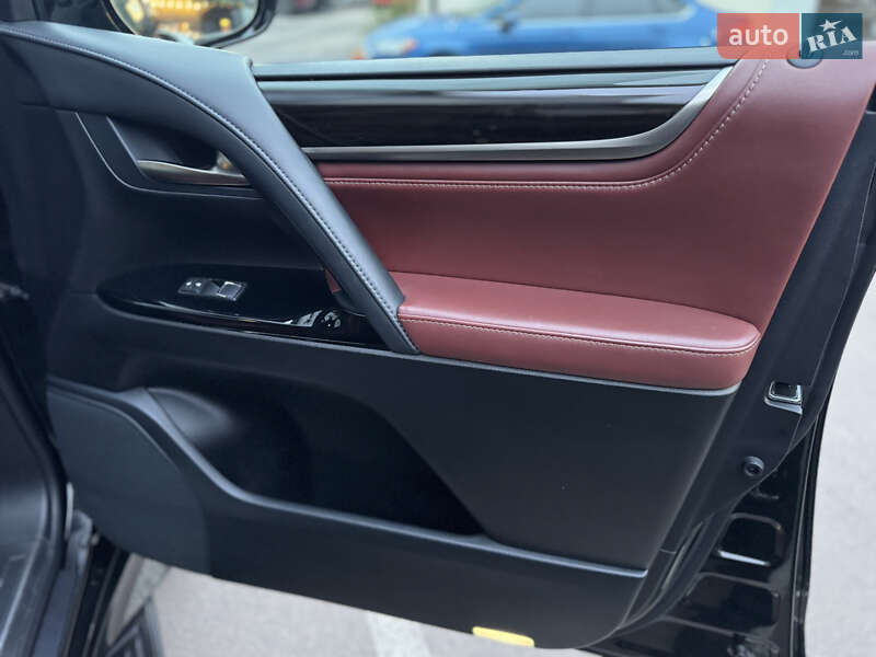 Внедорожник / Кроссовер Lexus LX 2017 в Киеве