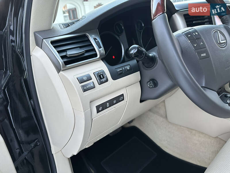 Внедорожник / Кроссовер Lexus LX 2013 в Киеве