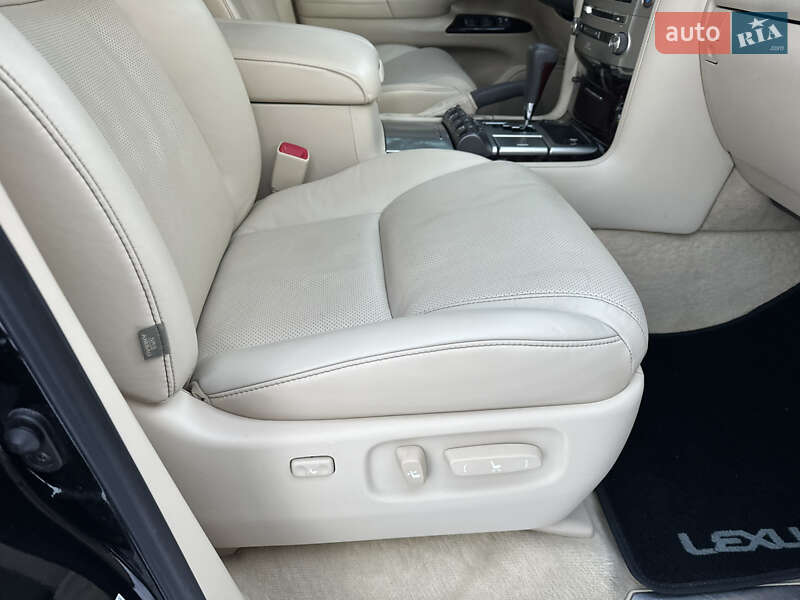 Внедорожник / Кроссовер Lexus LX 2013 в Киеве