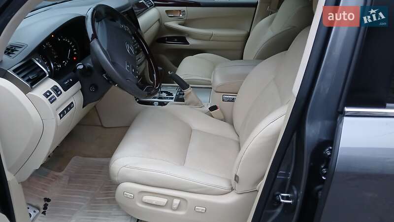 Внедорожник / Кроссовер Lexus LX 2013 в Харькове