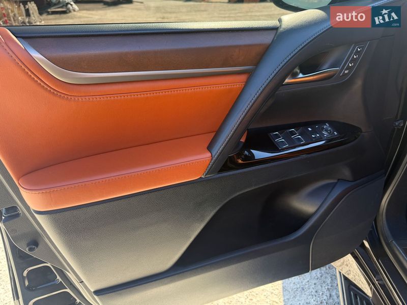 Внедорожник / Кроссовер Lexus LX 2016 в Днепре