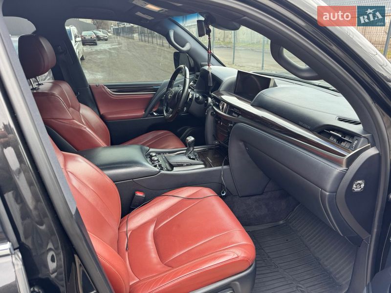 Внедорожник / Кроссовер Lexus LX 2016 в Киеве