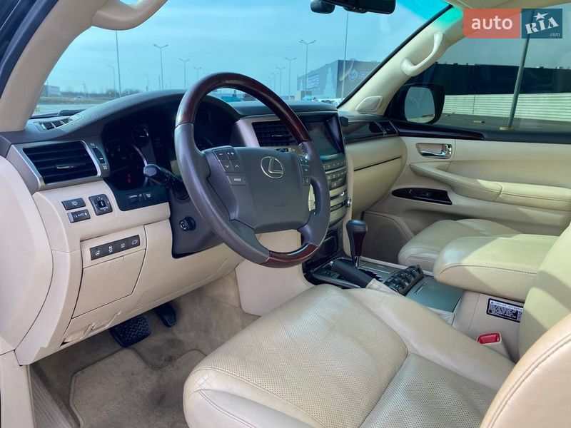 Внедорожник / Кроссовер Lexus LX 2013 в Львове