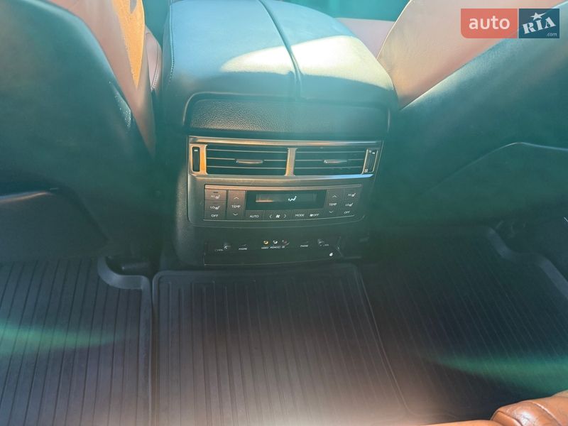 Внедорожник / Кроссовер Lexus LX 2011 в Черновцах