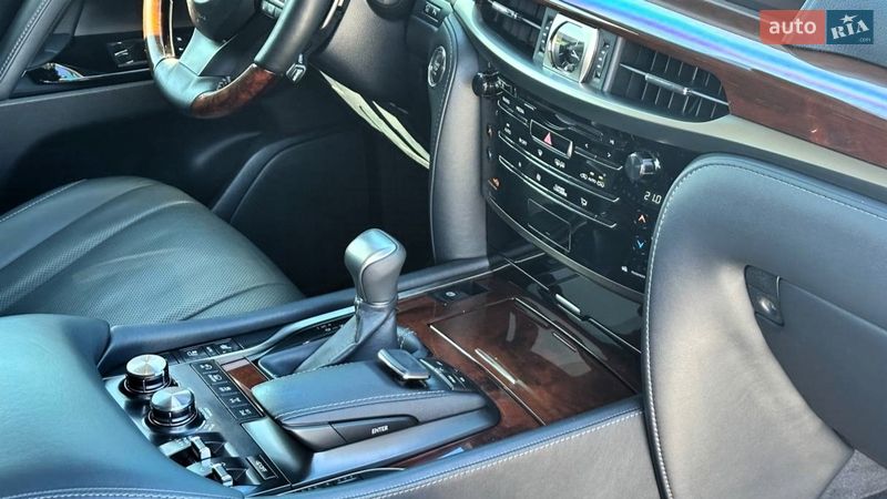 Внедорожник / Кроссовер Lexus LX 2015 в Киеве