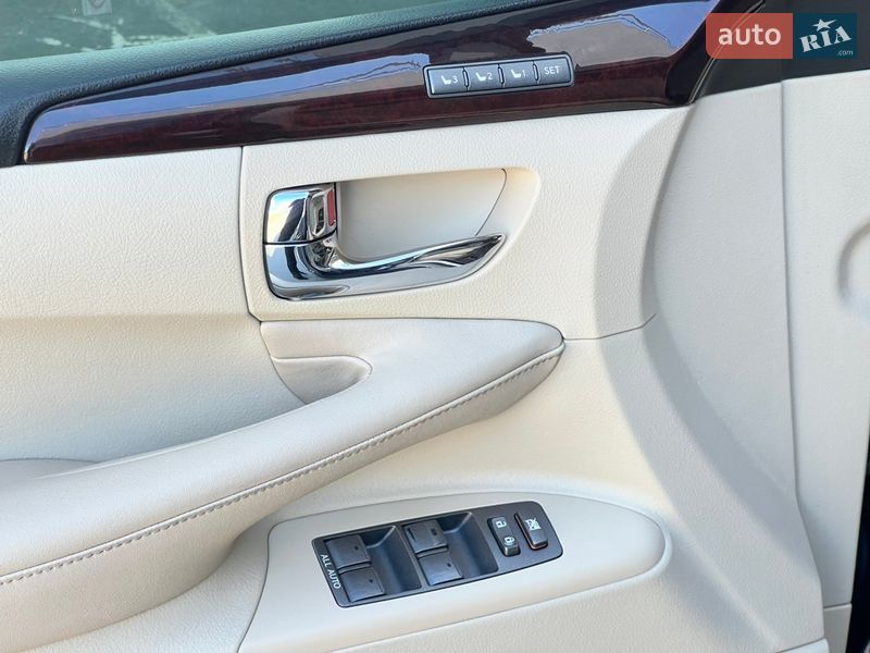 Внедорожник / Кроссовер Lexus LX 2011 в Киеве