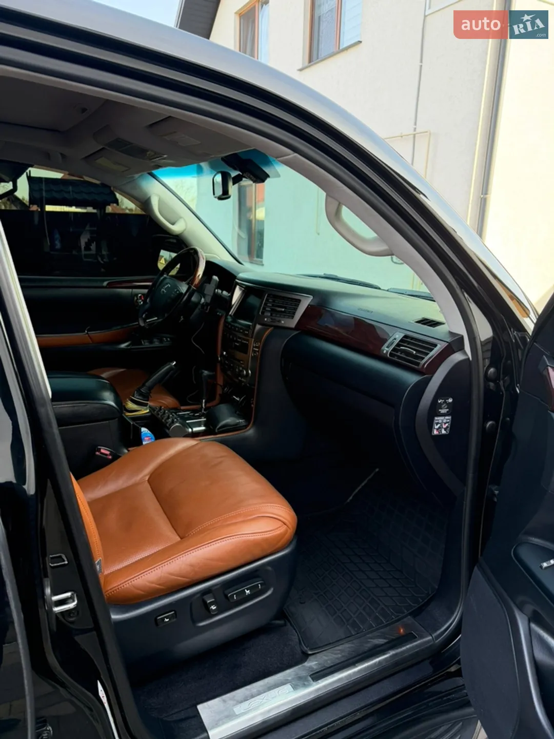 2011 Lexus LX - мініатюра 18