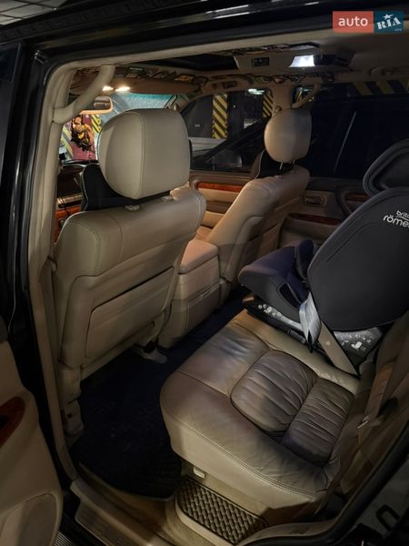 Внедорожник / Кроссовер Lexus LX 2004 в Вишневом