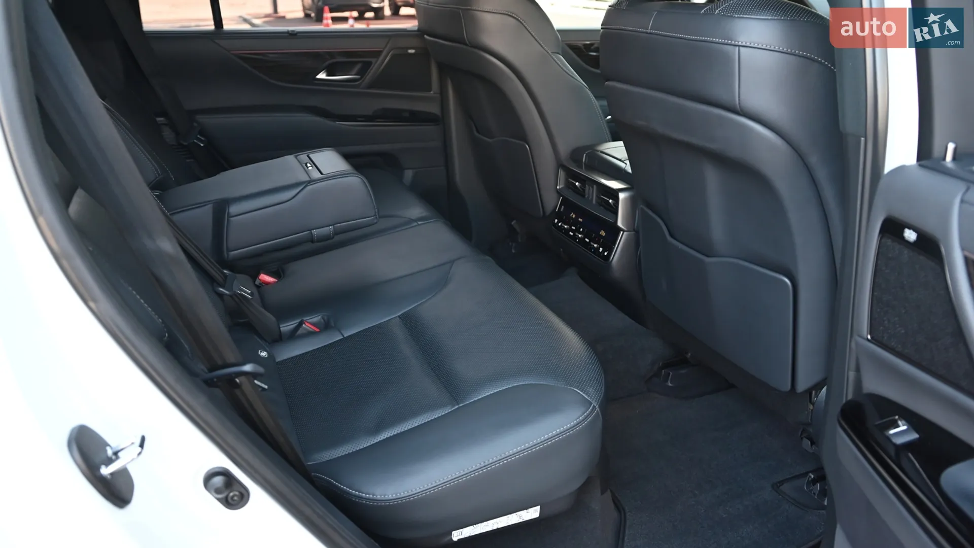 2022 Lexus LX - мініатюра 7