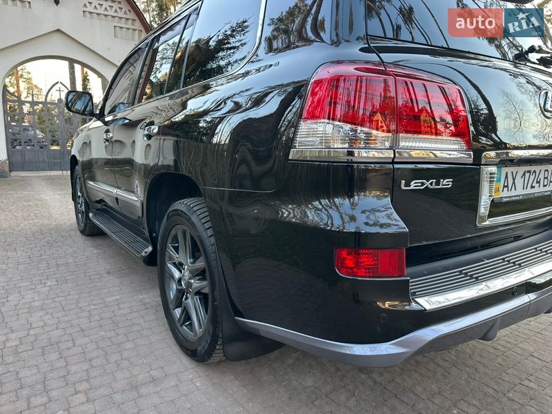 Внедорожник / Кроссовер Lexus LX 2013 в Киеве