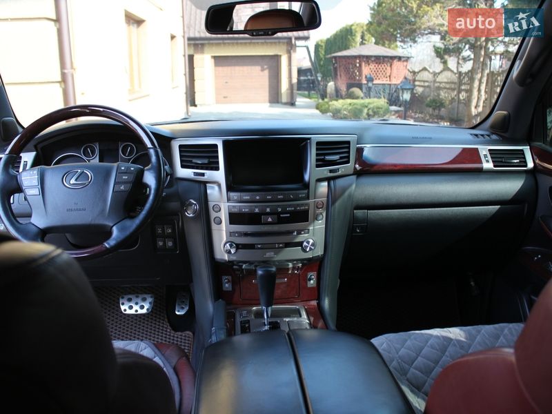 Внедорожник / Кроссовер Lexus LX 2014 в Луцке