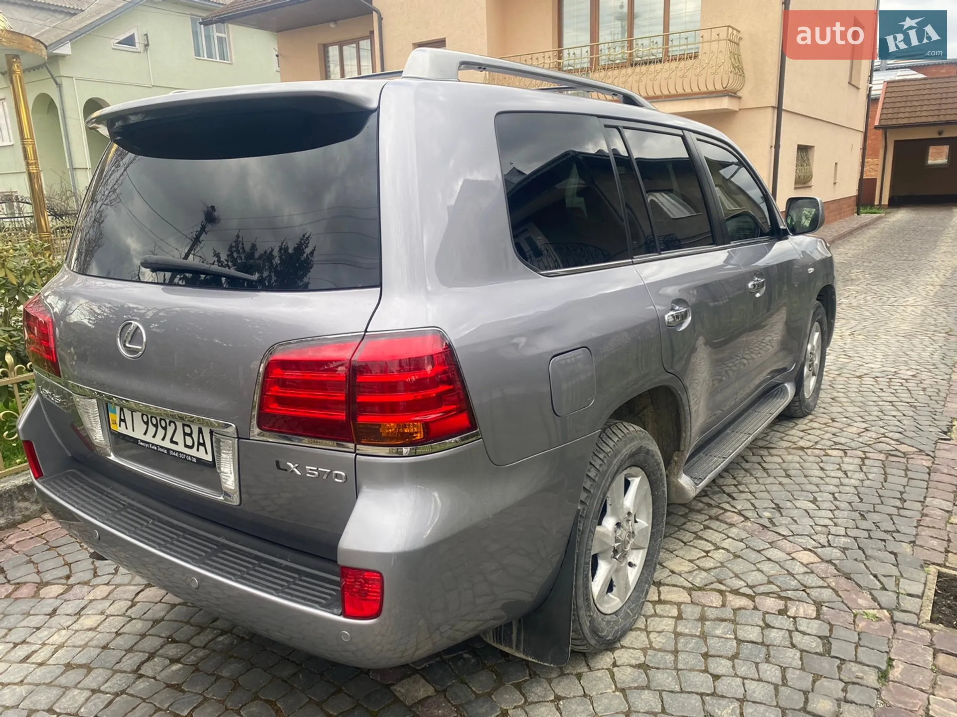 2011 Lexus LX - мініатюра 2