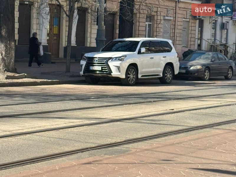 Позашляховик / Кросовер Lexus LX 2015 в Одесі