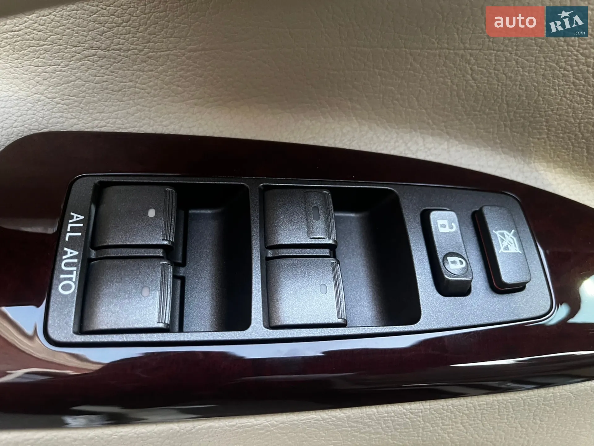 2010 Lexus LX - мініатюра 49