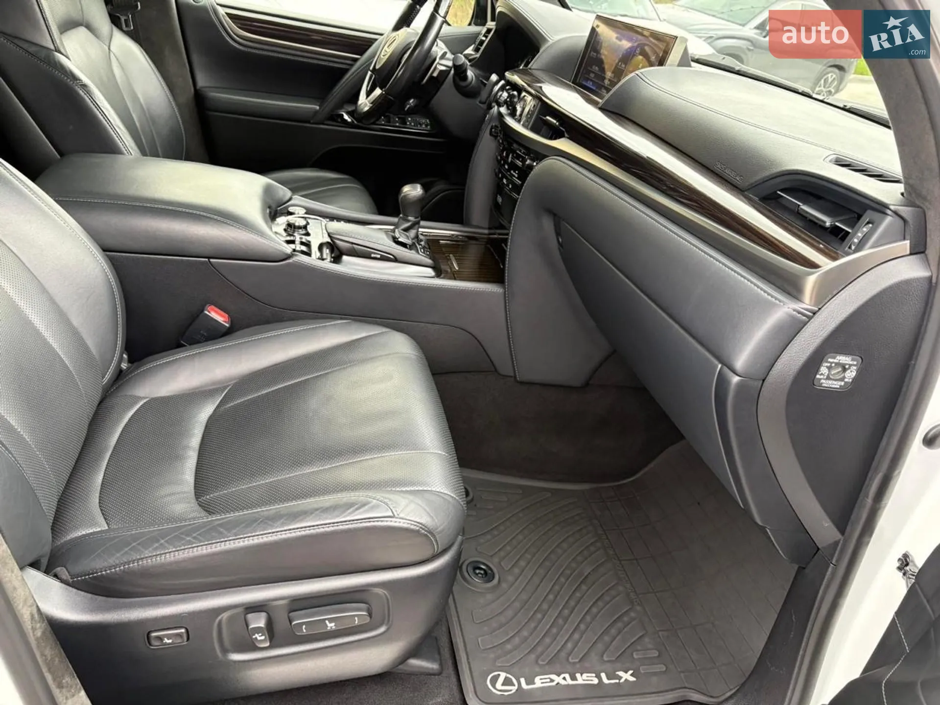 2019 Lexus LX - мініатюра 8