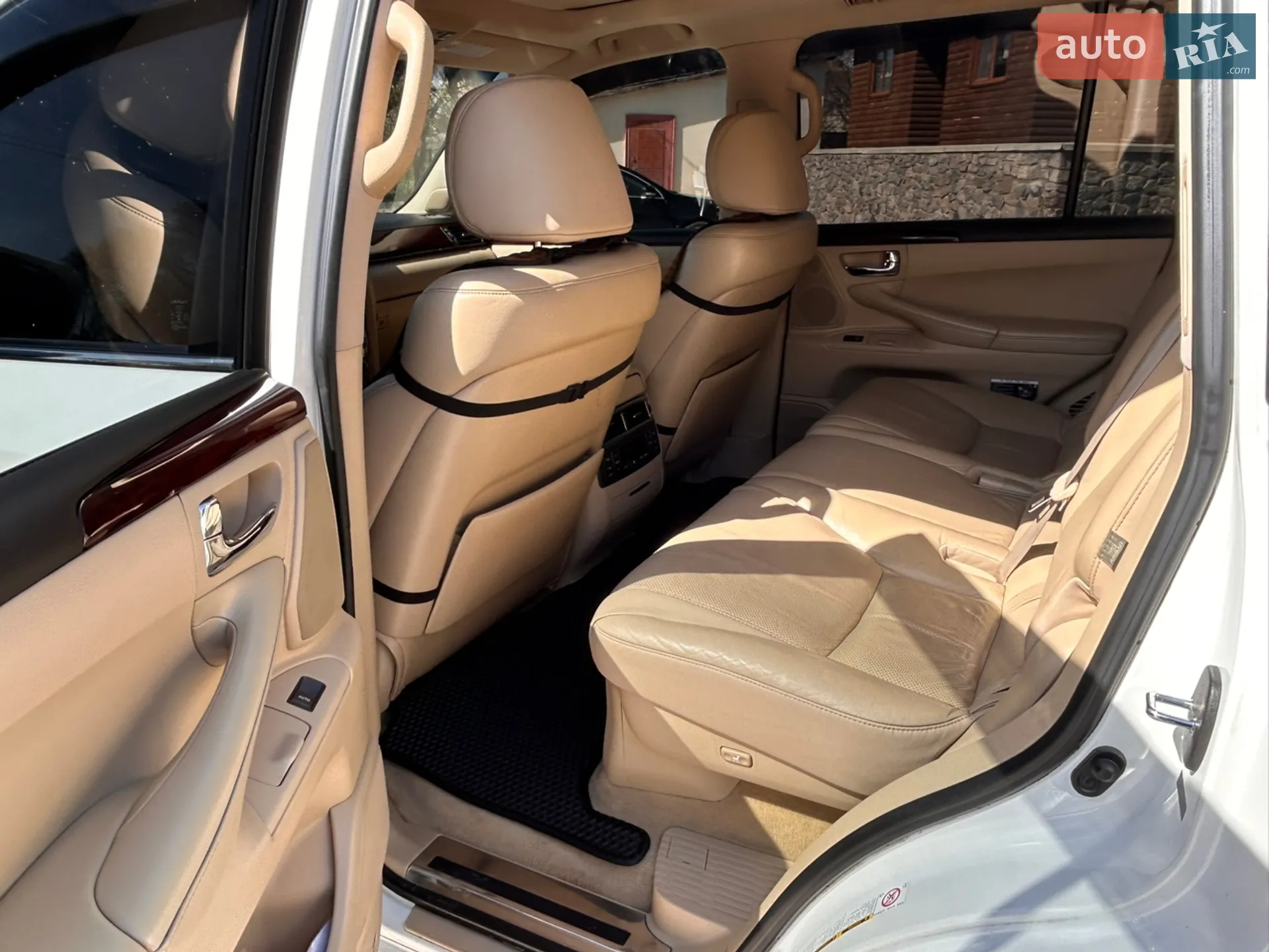 2011 Lexus LX - мініатюра 26