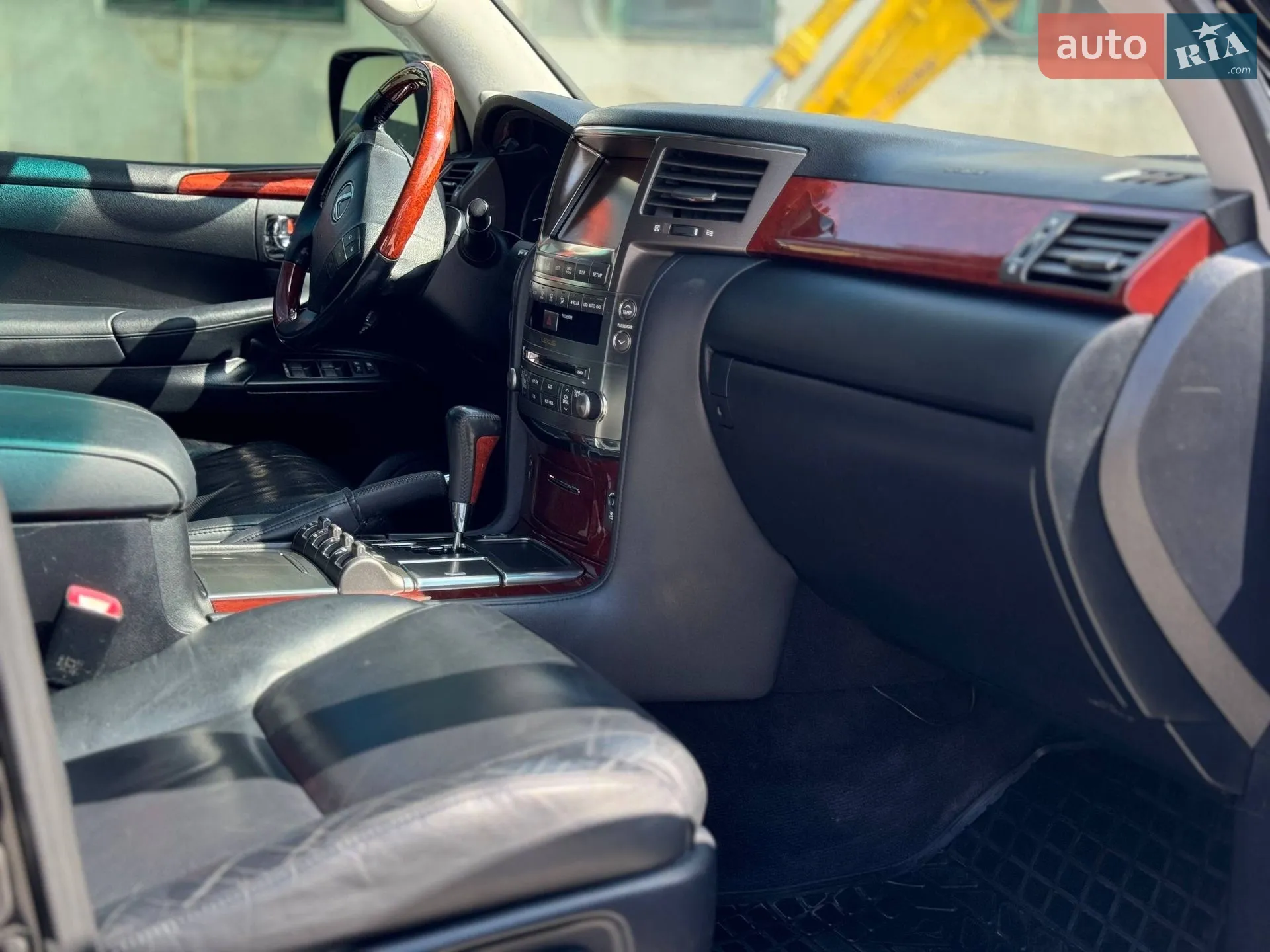 2011 Lexus LX - мініатюра 9