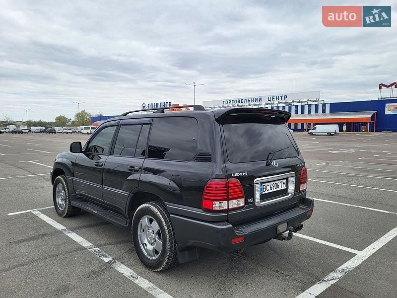 Lexus LX 2005